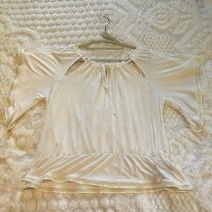 eci New York White Cold shoulder top, size XL, lace trim on sleeves